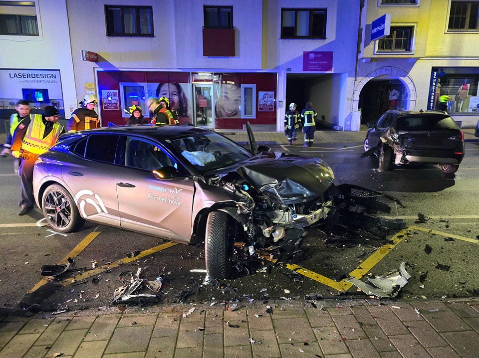 Fahrzeugbergung nach Verkehrsunfall in Neusiedl am See Freiwillige Feuerwehr Neusiedl am See 1