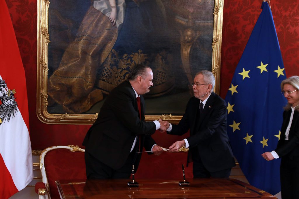 Hans Peter Doskozil als Landeshauptmann angelobt Wien Österreich Burgenland Landeshauptmann Hans Peter Doskozil Bundespräsident Alexander Van der Bellen Hofburg
