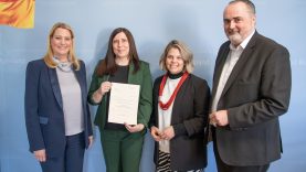 Dekretverleihung Musikschul-Direktorin Tomisser