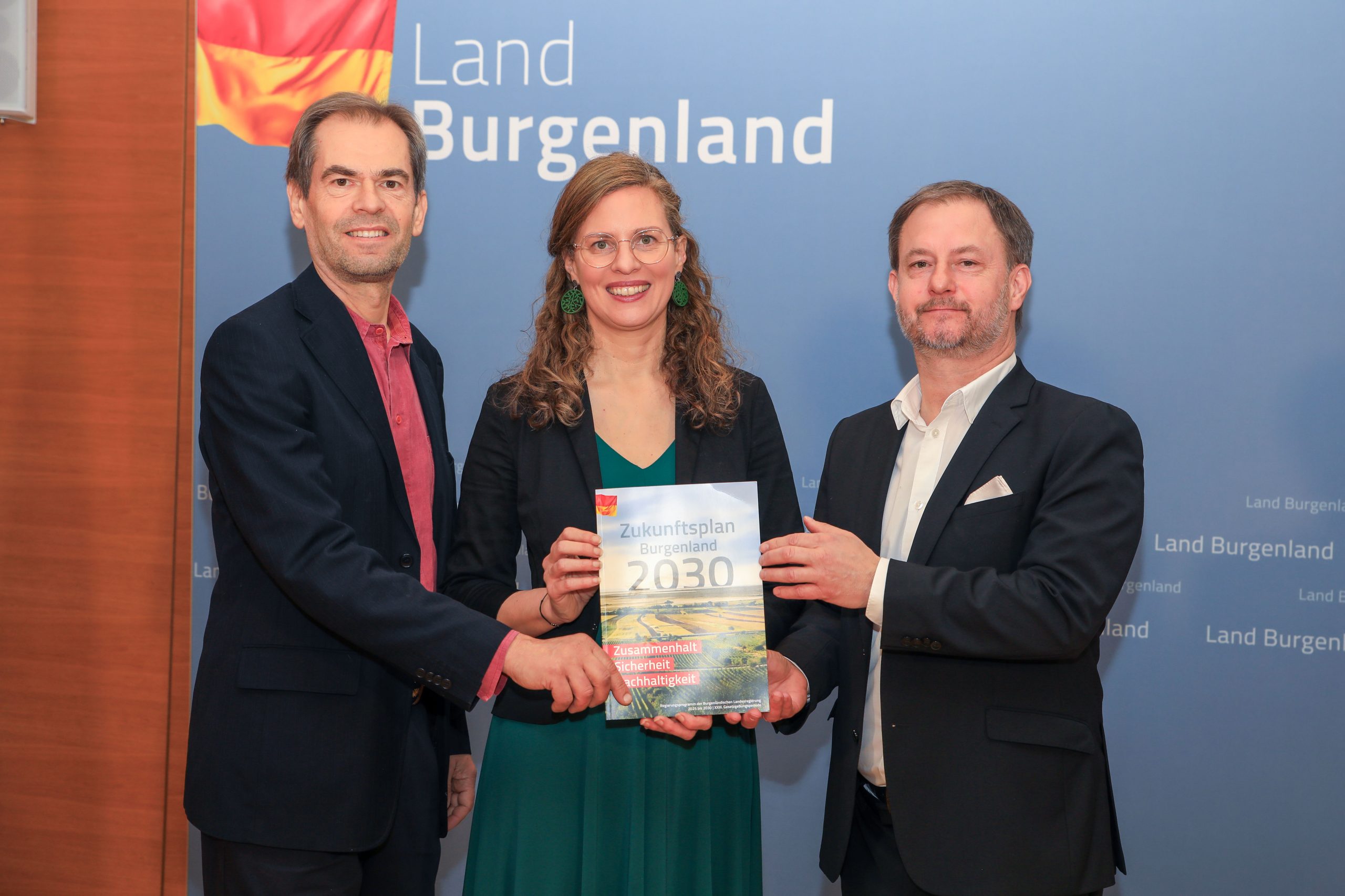 Burgenland beschleunigt Ausbau erneuerbarer Energien Landeshauptmann-Stellvertreterin Anja Haider-Wallner informierte mit den Klubobleuten Roland Fürst und Wolfgang Spitzmüller über Gesetzesinitiativen zum beschleunigten Ausbau erneuerbarer Energien