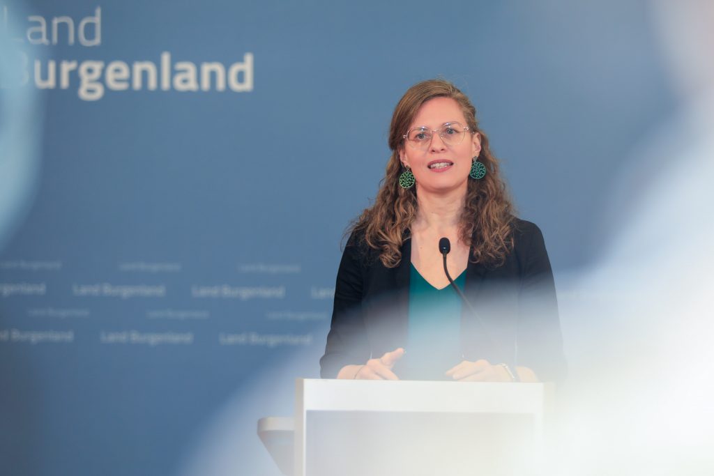 Burgenland beschleunigt Ausbau erneuerbarer Energien Landeshauptmann-Stellvertreterin Anja Haider-Wallner informierte mit den Klubobleuten Roland Fürst und Wolfgang Spitzmüller über Gesetzesinitiativen zum beschleunigten Ausbau erneuerbarer Energien