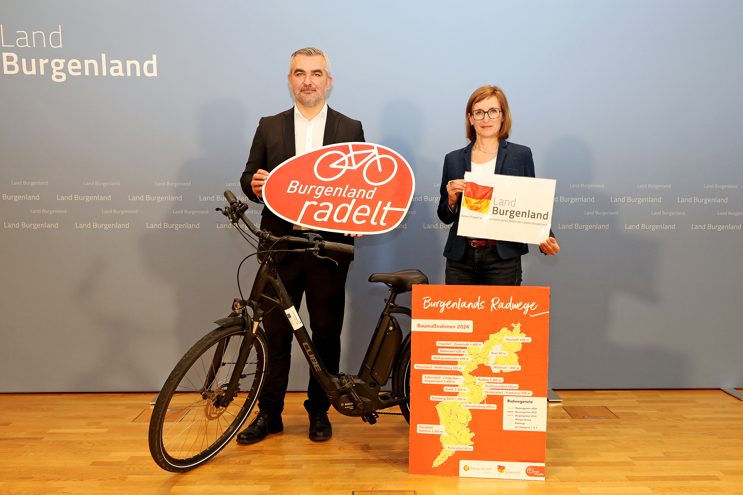 Radinfrastruktur-Maßnahmen auf einer Länge von 25 Kilometern im Jahr 2024 umgesetzt Landesrat Heinrich Dorner präsentiert gemeinsam mit Christine Zopf-Renner, der Leiterin der Mobilitätszentrale Burgenland, die Aktion Burgenland radelt 2025