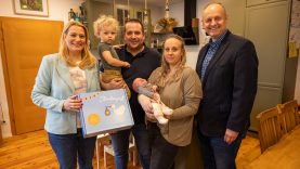 Übergabe Storchenpost Benjamin Mikula