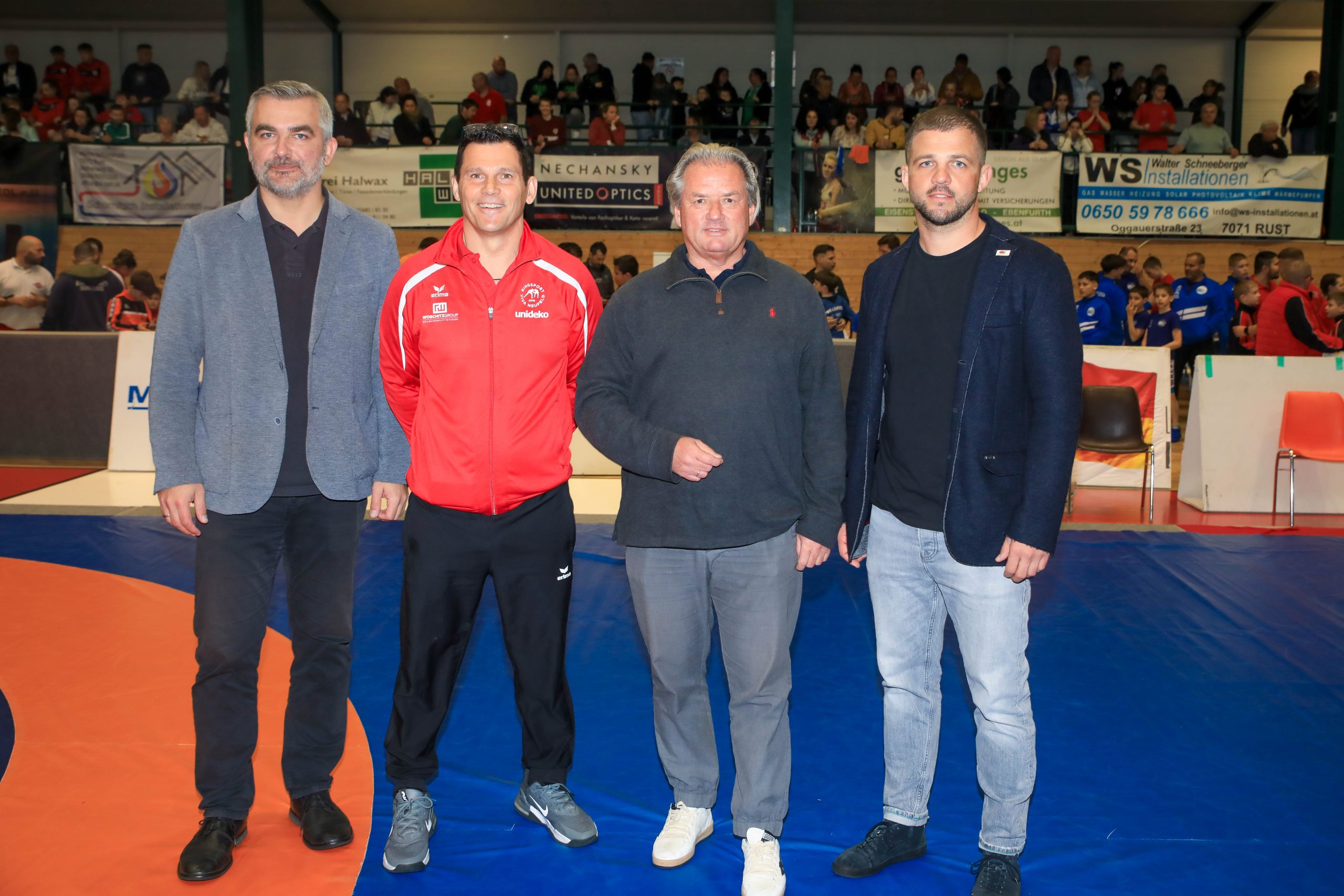 3. Austrian Open U15: LR Dorner begrüßt 360 Ringer aus acht Nationen Burgenland Sportlandesrat Heinrich Dorner gab gemeinsam mit ÖRSV-Präsident Thomas Reichenauer (2.v.r.), Mario Schindler (2.v.l.), Obmann und Sportchef des ASKÖ Ringersport VIVA Neufeld sowie Nationalteamtrainer, und ÖRSV-Sportdirektor Ernst Benedikt (1.v.r.) den Startschuss zum 3. Austrian Open U15 im Sport Burgenland Landessportzentrum VIVA in Steinbrunn