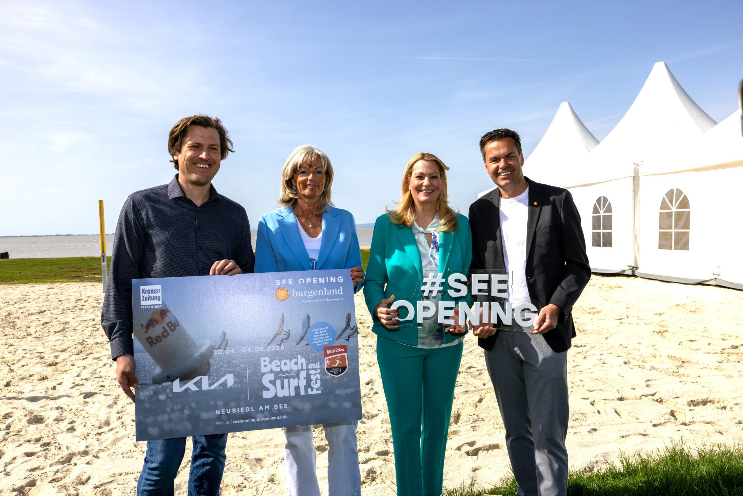 Familienfest & Song Challenge beim Beach & Surf Fest 2025 Daniel Hupfer (Veranstalter), Bürgermeisterin Elisabeth Böhm, Familienlandesrätin Daniela Winkler und Didi Tunkel (Geschäftsführer Burgenland Tourismus). Burgenland Neusiedl am See