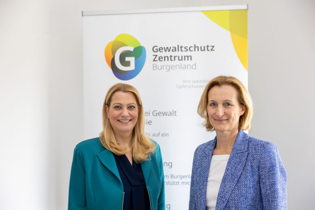 LRin Winkler: Gewaltschutzzentrum in Oberwart Landesrätin Mag.a (FH) Daniela Winkler (links im Bild) und Mag.a Karin Gölly, Geschäftsführerin des Gewaltschutzzentrums Burgenland.