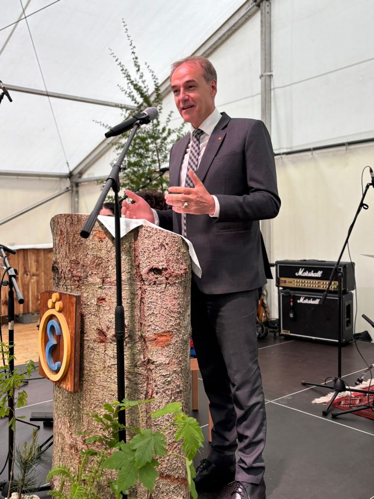 30 Jahre Fürst Esterházy'sche Privatstiftung Lockenhaus– Engagement mit Weitblick 
Landesrat Dr. Leonhard Schneemann bei seiner Festrede.