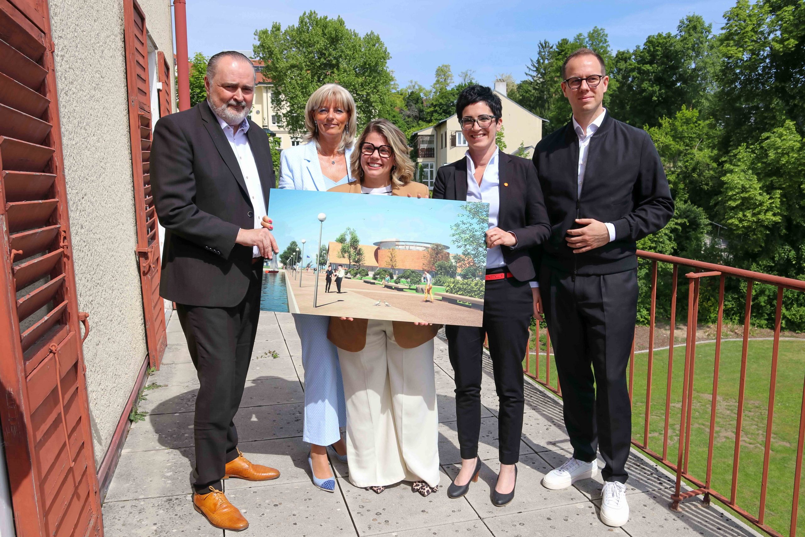 Startschuss für neues Kulturzentrum in Neusiedl am See: Nachhaltig, naturnah und multifunktional Burgenland Neusiedl am See Präsentierten die Pläne zum Bau des neuen Kulturzentrums in Neusiedl am See (v.l.): Landeshauptmann Hans Peter Doskozil, Neusiedls Bürgermeisterin LAbg. Elisabeth Böhm, KBB-Geschäftsführerin Claudia Priber, LIB-Geschäftsführerin Jutta Benedek und Arch. Ralph Steffek, BSc. March, LIB