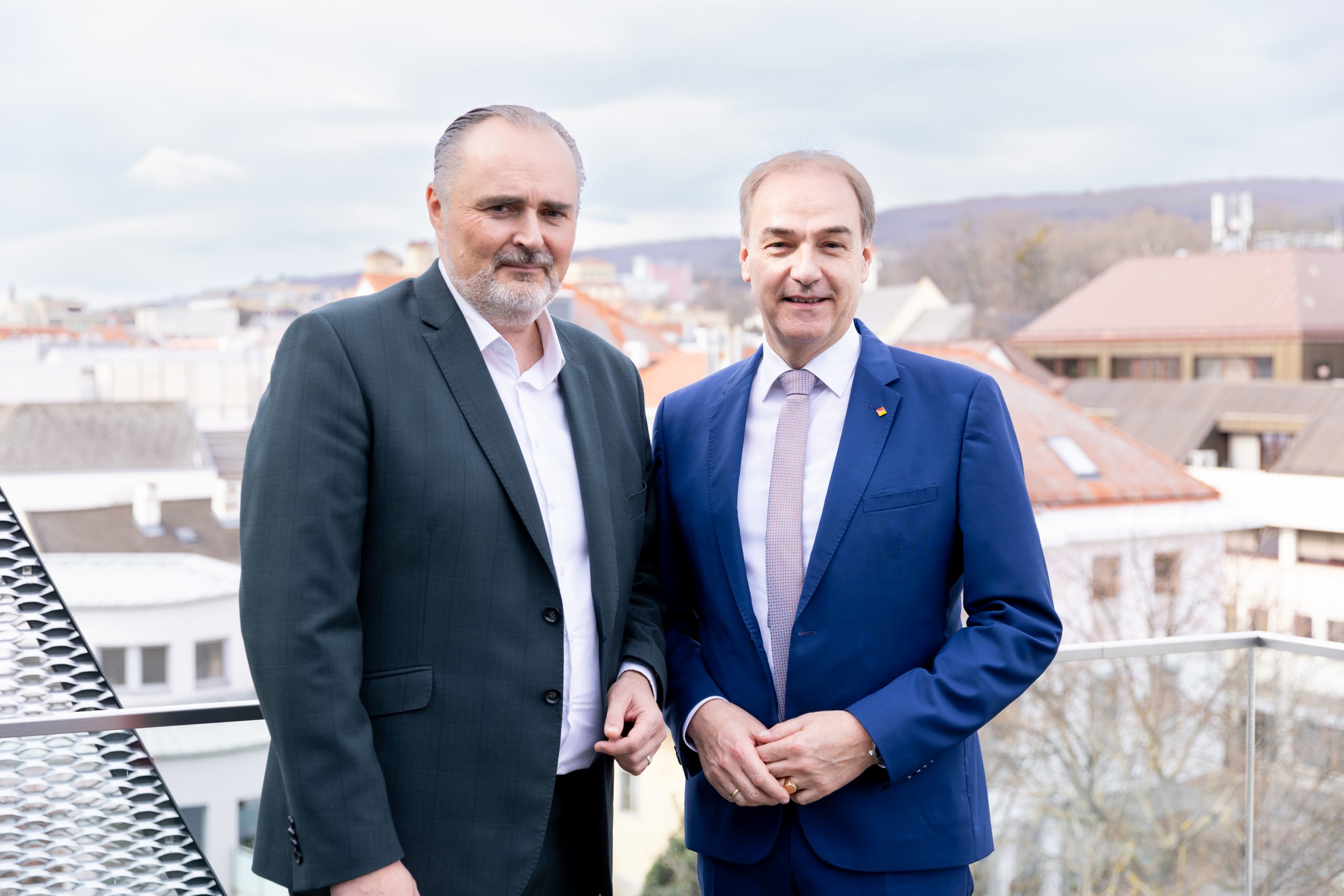 Tag der Pflege: Im Burgenland steht der Mensch im Mittelpunkt – nicht der Profit Landeshauptmann Hans Peter Doskozil und Soziallandesrat Leonhard Schneemann betonen die Gemeinnützigkeit der Pflege