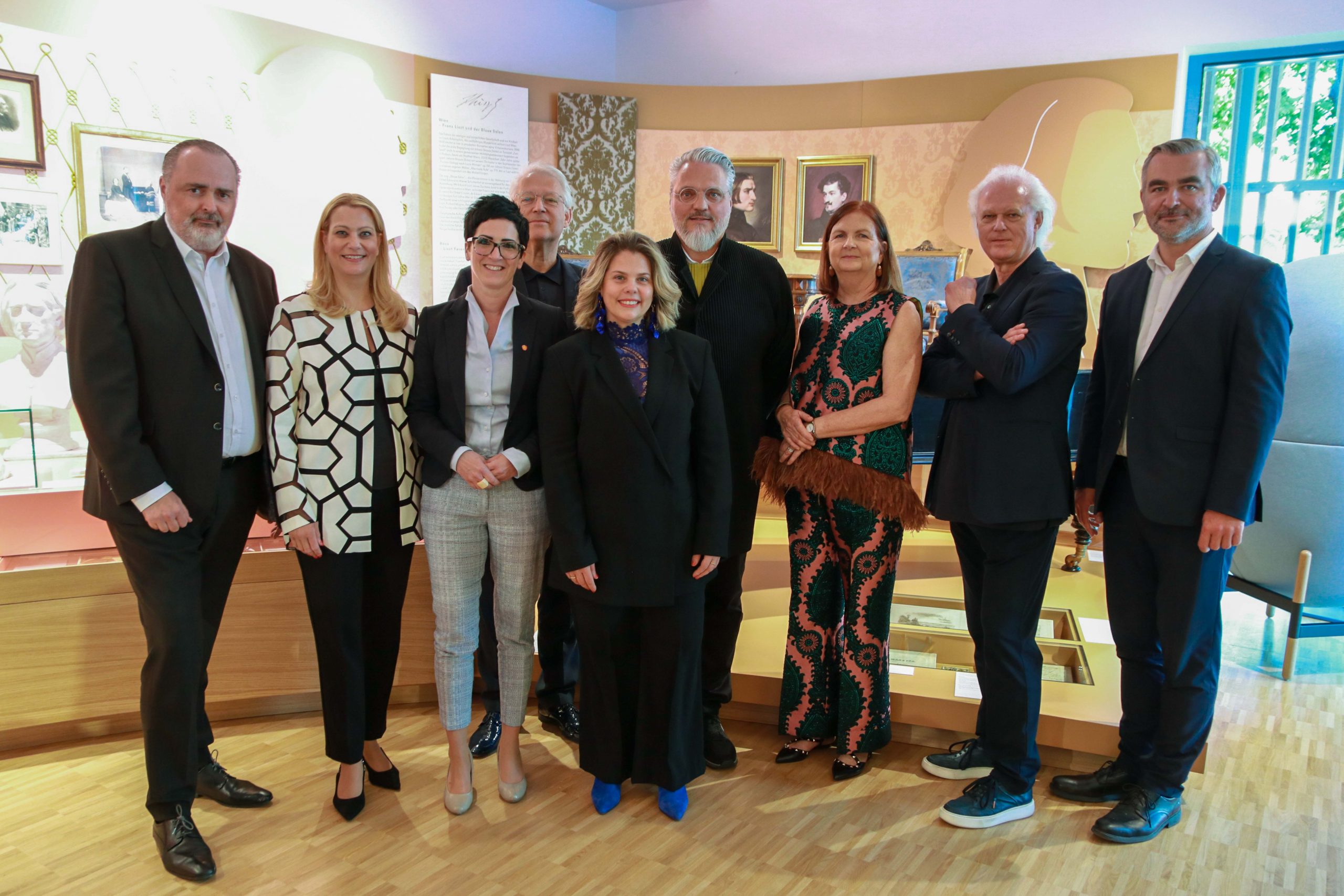 Das Konzert bin ich - Neue Ausstellung und neues Museumserlebnis im Liszt Zentrum Raiding Burgenland Landeshauptmann Hans Peter Doskozil, Landesrätin Daniela Winkler, LIB-Geschäftsführerin Jutta Benedek, Landesrat Heinrich Dorner, das Kuratoren-Team Johannes und Eduard Kutrowatz, Claudia Priber, Geschäftsführerin der Kultur-Betriebe Burgenland, , Co-Kuratorin Theresia Gabriel und der künstlerische Gestalter Christof Cremer