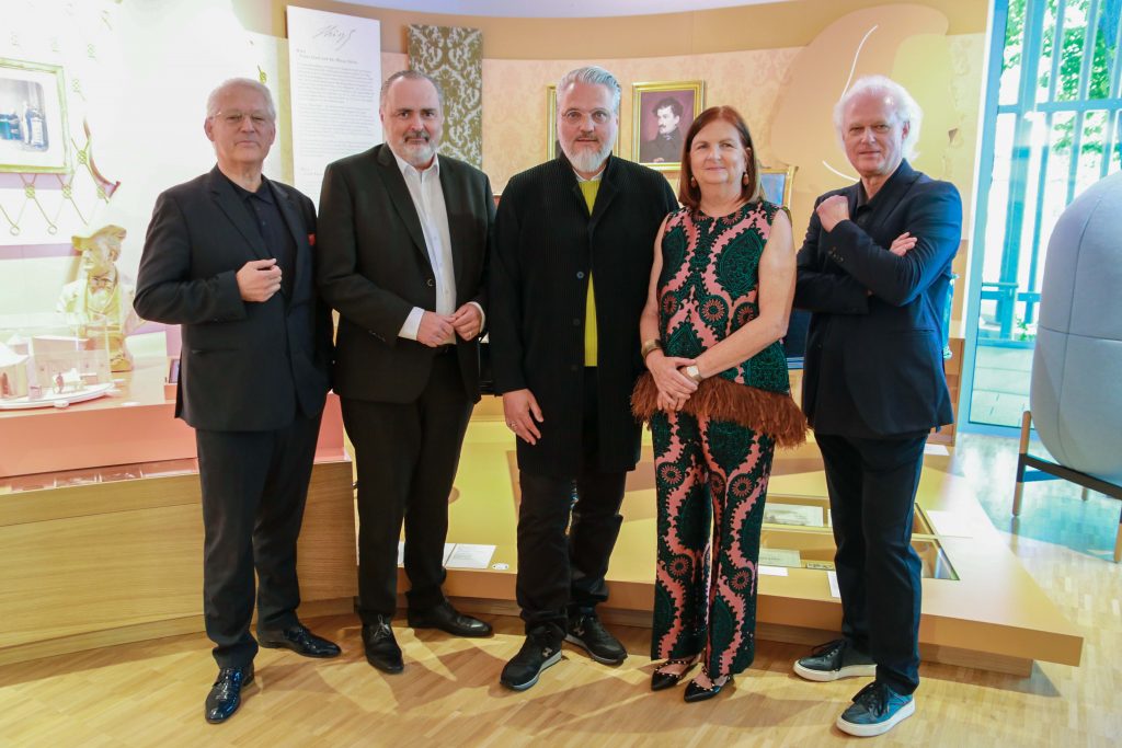 Das Konzert bin ich - Neue Ausstellung und neues Museumserlebnis im Liszt Zentrum Raiding Burgenland Landeshauptmann Hans Peter Doskozil, Landesrätin Daniela Winkler, LIB-Geschäftsführerin Jutta Benedek, Landesrat Heinrich Dorner, das Kuratoren-Team Johannes und Eduard Kutrowatz, Claudia Priber, Geschäftsführerin der Kultur-Betriebe Burgenland, , Co-Kuratorin Theresia Gabriel und der künstlerische Gestalter Christof Cremer