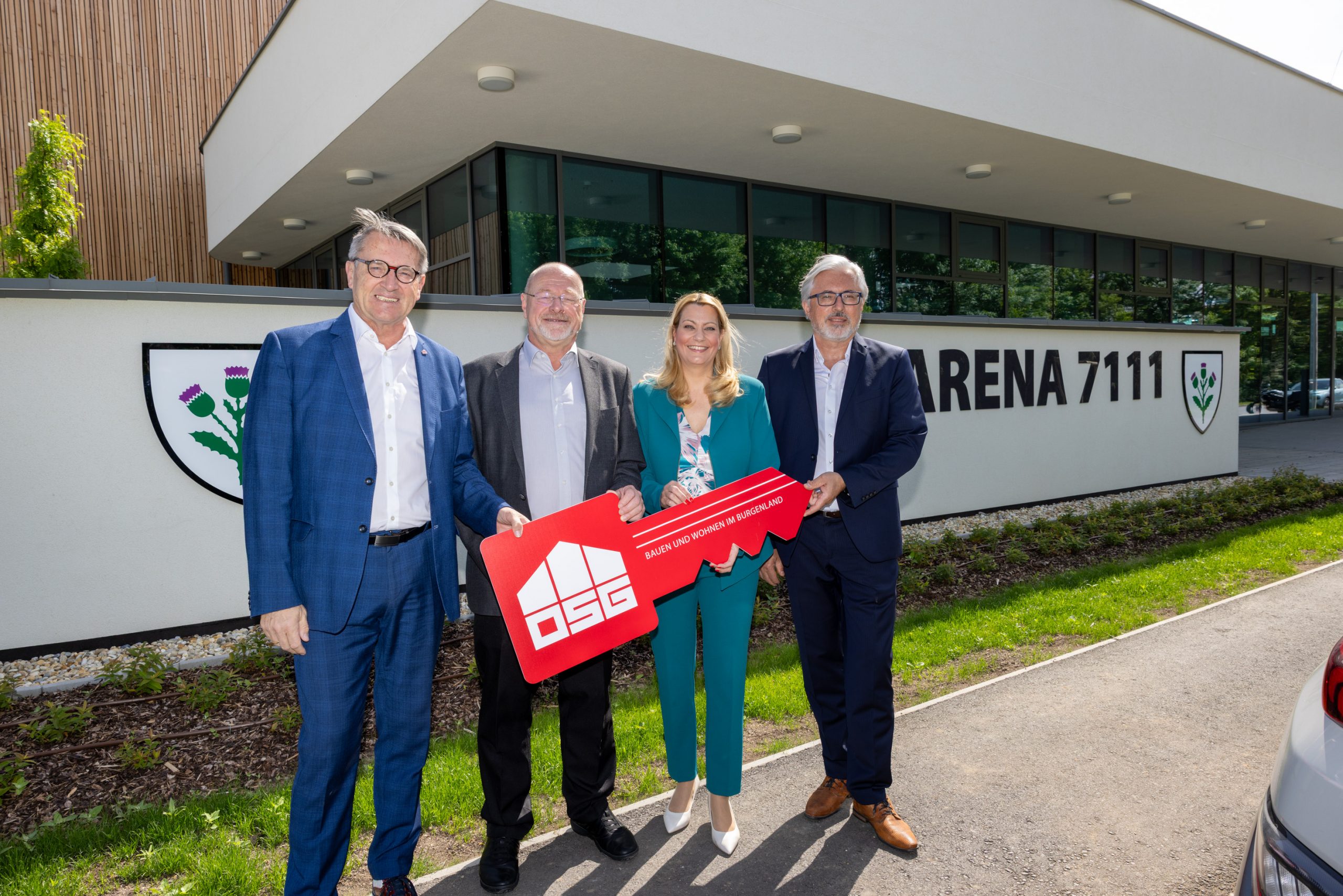 Feierliche Eröffnung der neuen Veranstaltungshalle in Parndorf OSG-Geschäftsführer Alfred Kollar Bürgermeister Wolfgang Kovacs, Landesrätin Daniela Winkler und Vizebürgermeister Wolfgang Daniel.
