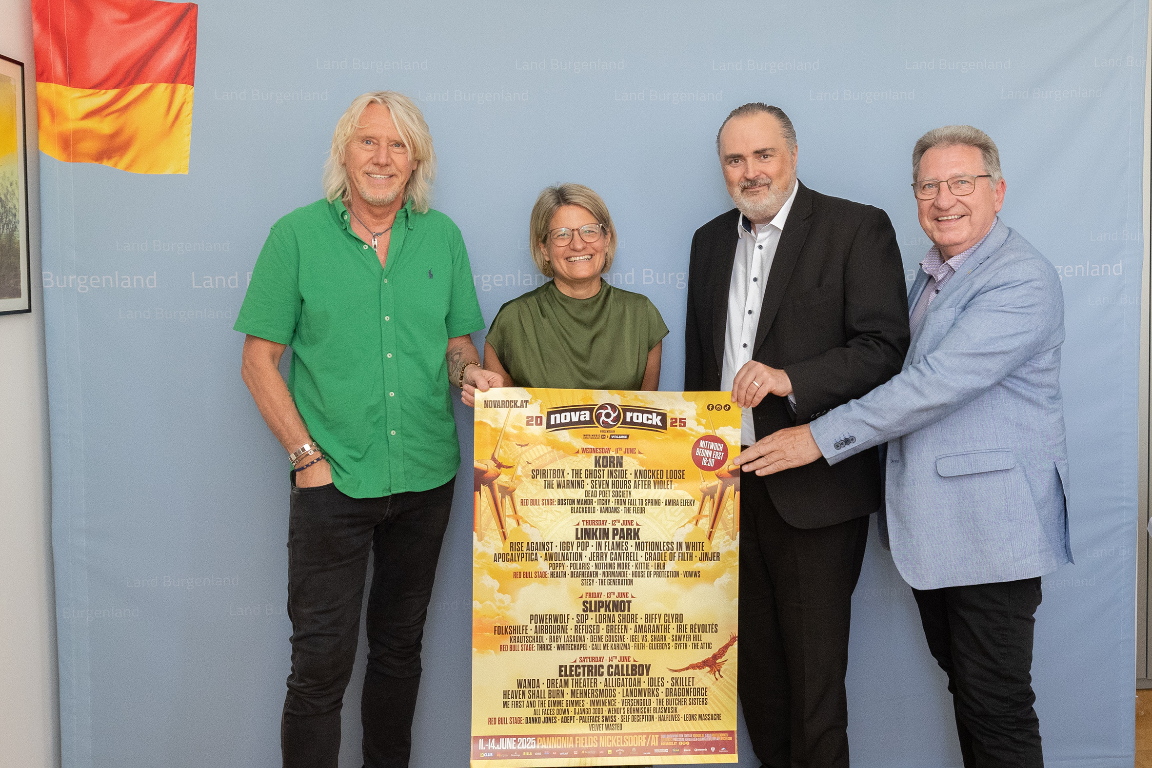 Nova Rock Das Nova Rock Festival 2025 ist startklar (v.l.) Ewald Tatar, Neusiedls Bezirkshauptfrau Mag.a Ulrike Zschech, Landeshauptmann Mag. Hans Peter Doskozil, Nickelsdorfs Bürgermeister Ing. Gerhard Zapfl.