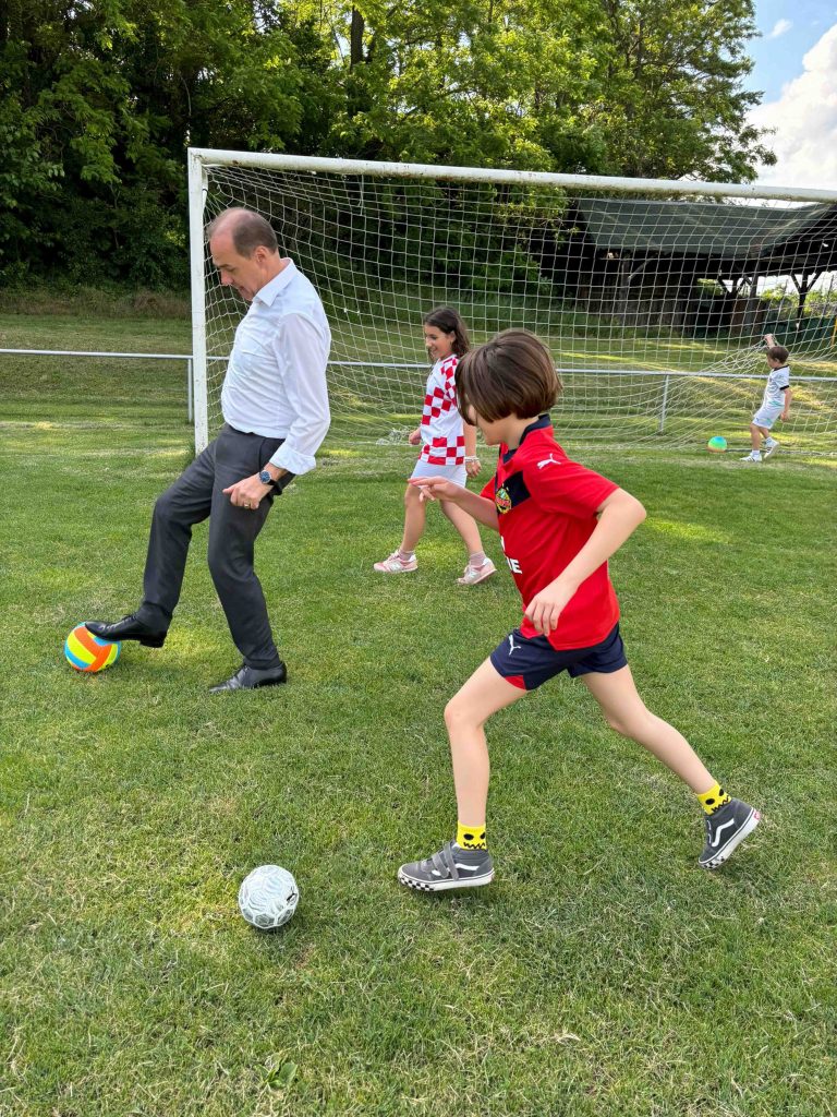 Solidaritätsfonds macht Sommerträume wahr: Jedes Kind verdient unvergessliche Ferien
Ferienaktivitäten für Kinder und Jugendliche wie Sport- und Bewegungsangebote, Ferienwochen, Musikstunden oder die Teilnahme an Kursen sollen für alle Familien erschwinglich sein
Landesrat Schneemann