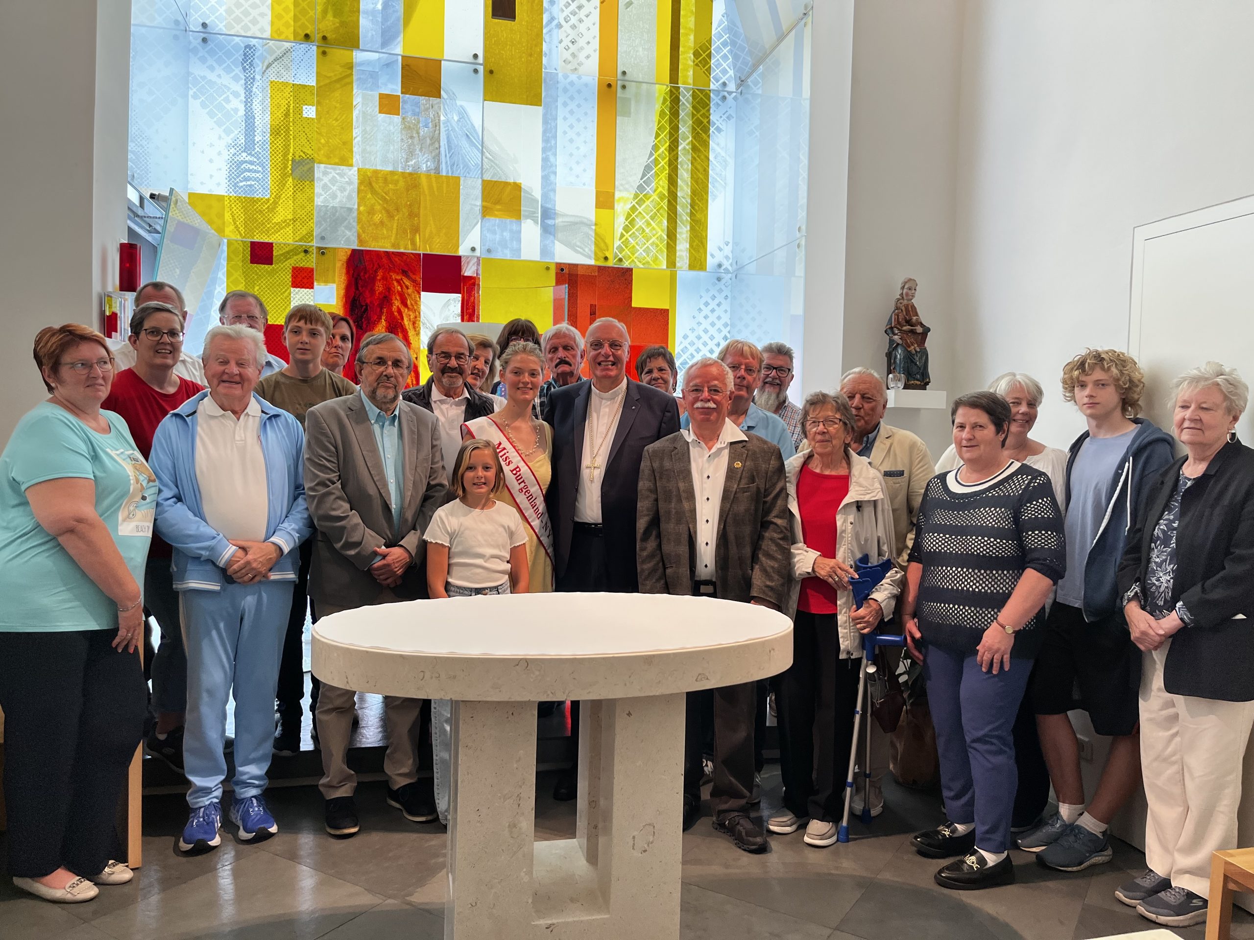 Auslandsburgenländer in beständiger Verbindung mit der Diözese Eisenstadt Die Burgenländische Gemeinschaft, die 1956 gegründet wurde, kam im Bischofshof in Eisenstadt zusammen und wurde von Diözesanbischof Ägidius J. Zsifkovics begrüßt. USA Burgenland