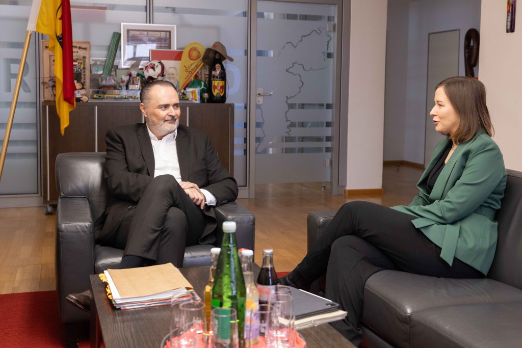 Besuch BM Bauer: Landeshauptmann Hans Peter Doskozil empfing am Freitag Integrationsministerin Claudia Bauer in Eisenstadt zu einem Arbeitsgespräch.