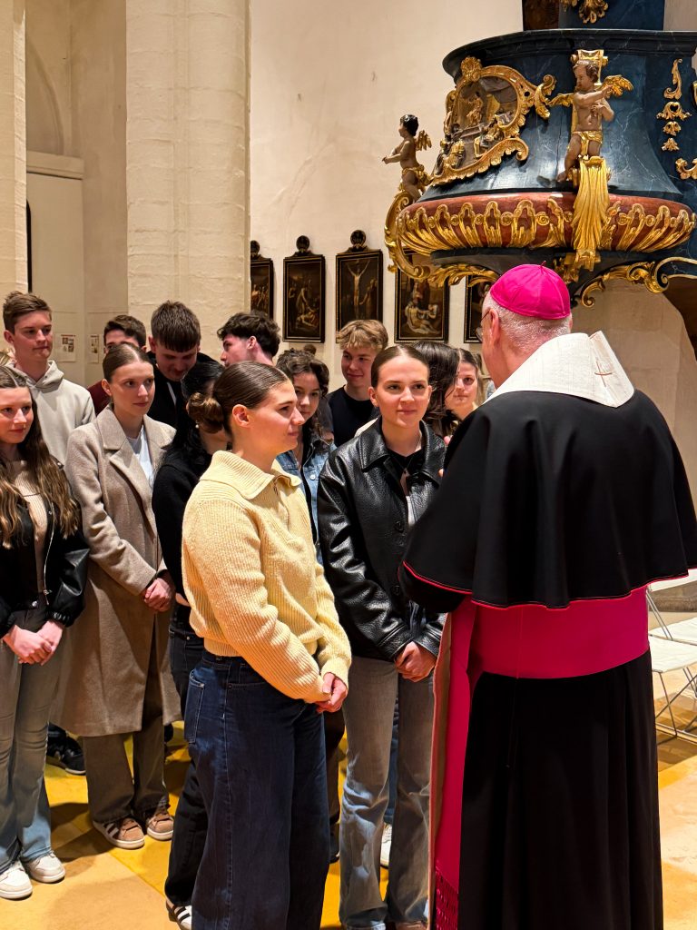 Segensfeier im Dom: Viele junge Menschen feiern ihren Aufbruch
Maturanten 
Diözesanbischof Ägidius Zsifkovics
