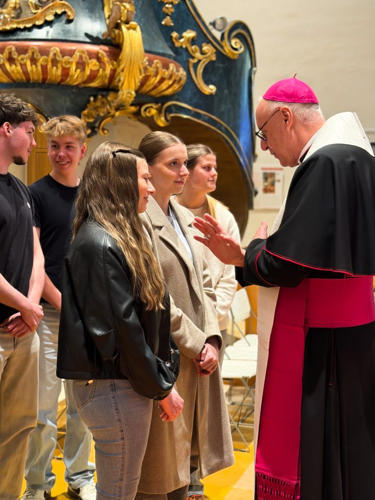 Segensfeier im Dom: Viele junge Menschen feiern ihren Aufbruch
Maturanten 
Diözesanbischof Ägidius Zsifkovics
