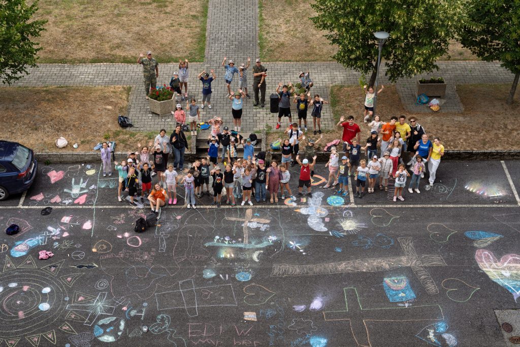 Eisenstädter Ferienspiel: Kinder gestalteten Friedensbild in der MARTIN-Kaserne