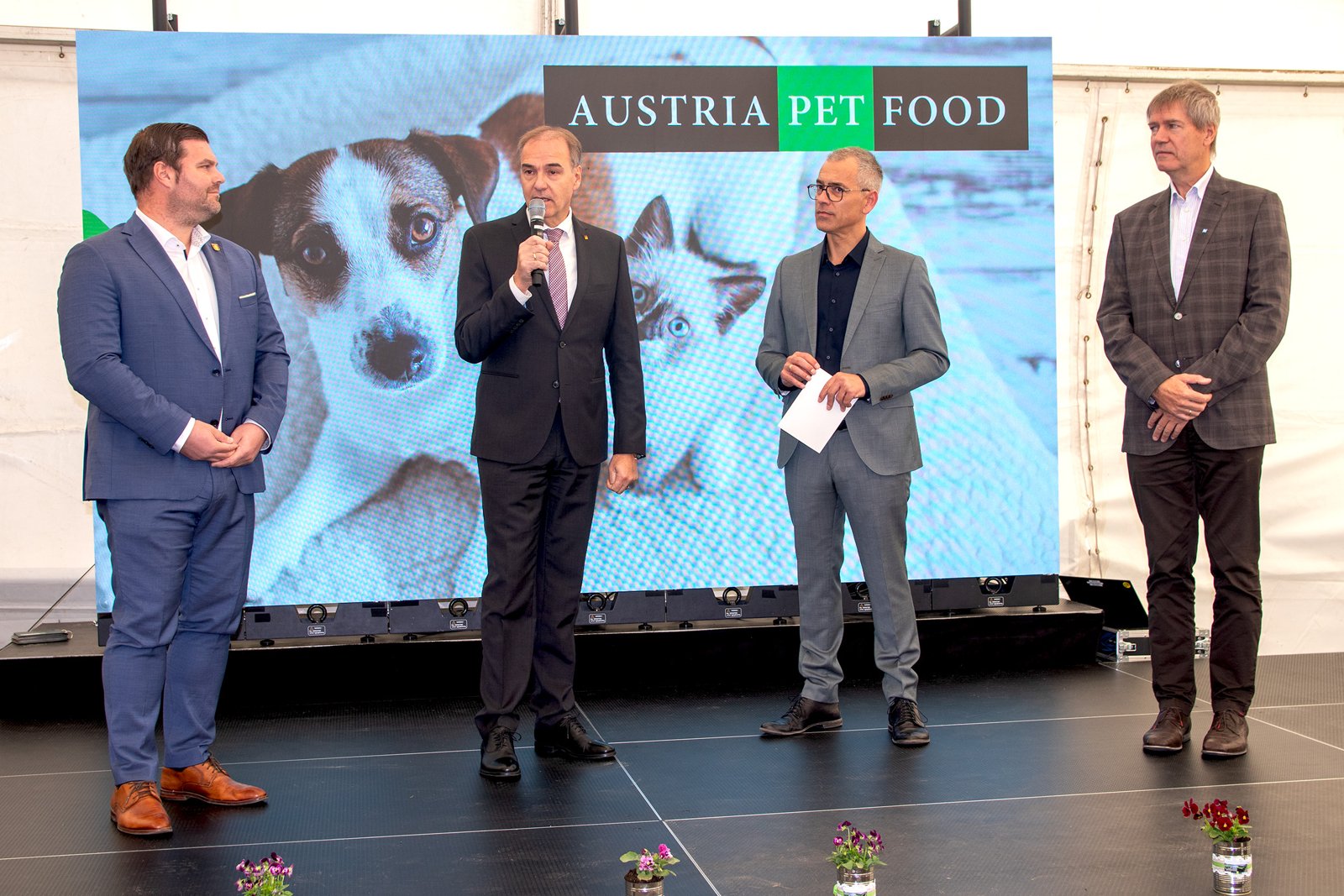 Fragerunde bei der Eröffnung der Austria-Pet-Food-Werkserweiterung in Pöttelsdorf mit LR Schneemann, Bgm. Christian Kurz, Martin Ganster und Christian Strasser