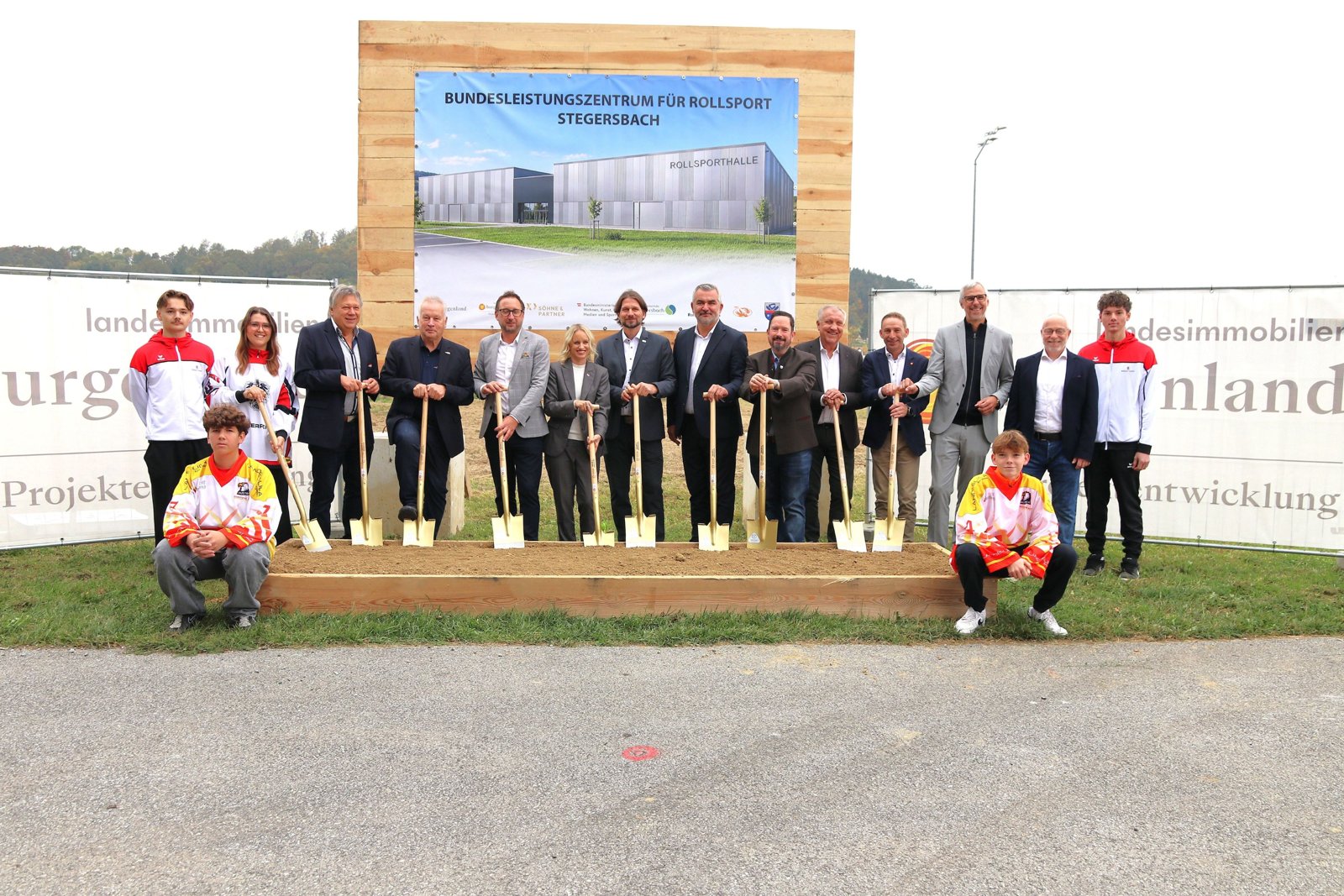 Spatenstich für das Bundesleistungszentrum Rollsport in Stegersbach mit Sportstaatssekretärin Michaela Schmidt, Sportlandesrat Heinrich Dorner, Bürgermeister Jürgen Dolesch und ÖRSV-Präsident Andreas Freiberger