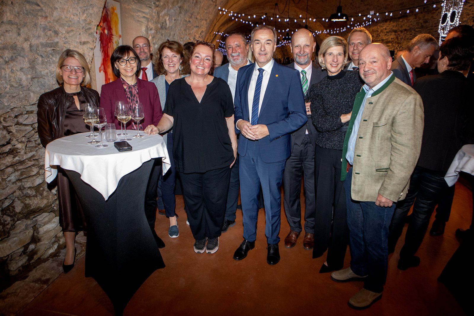 Landesrat Leonhard Schneemann mit Bezirkshauptfrauen und Bezirkshauptmännern bei der Fachtagung der Vereinigung Österreichischer Bezirkshauptleute auf der Friedensburg Schlaining