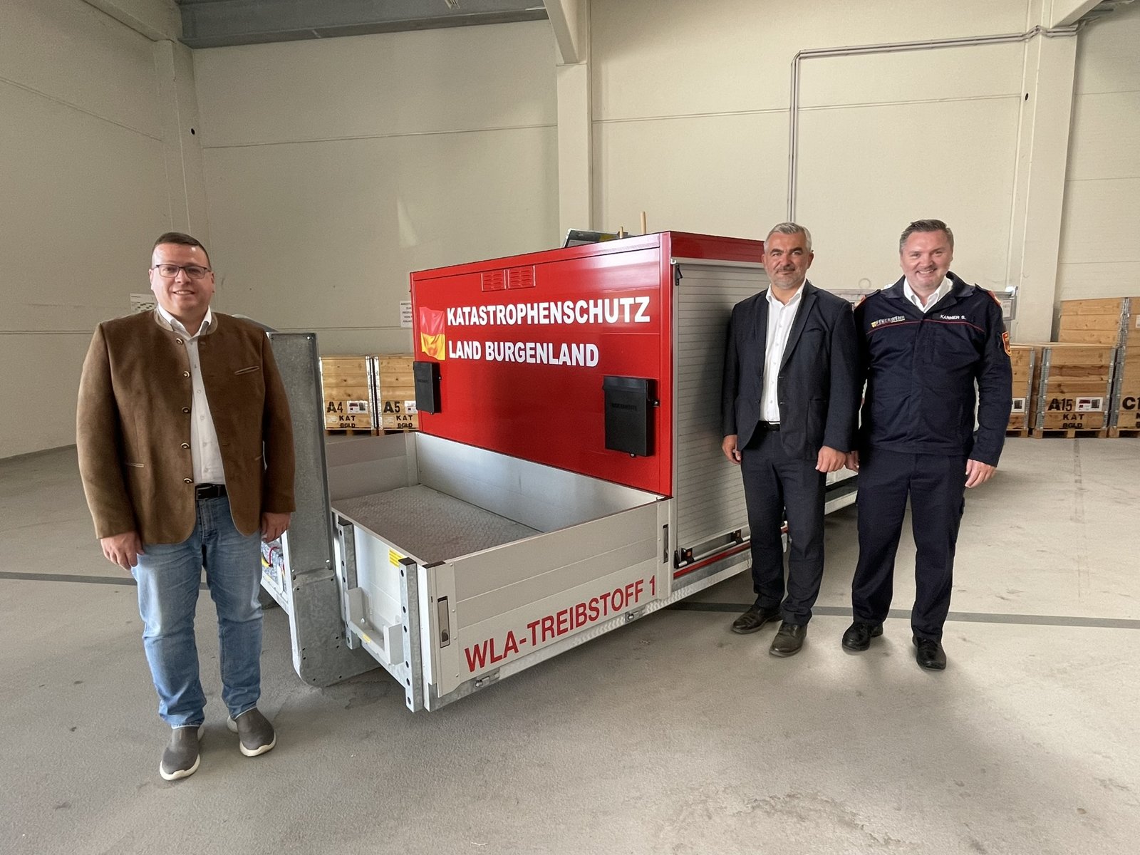 Neue mobile Tankanlage WLA-Treibstoff des Katastrophenschutzes Land Burgenland als Wechsellader-Modul mit IBC-Behältern