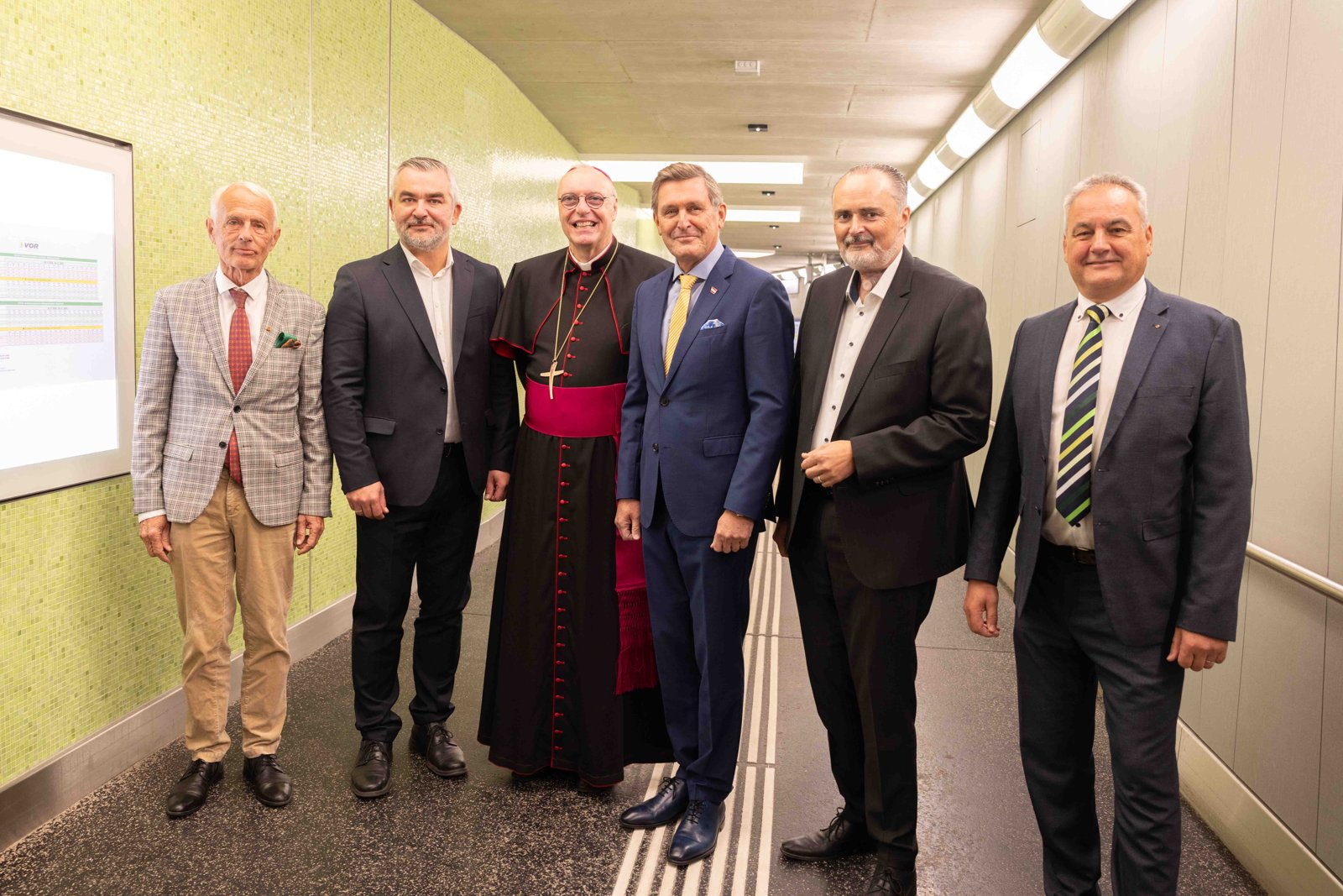 Ehrengäste im neuen barrierefreien Personentunnel am Bahnhof Wulkaprodersdorf