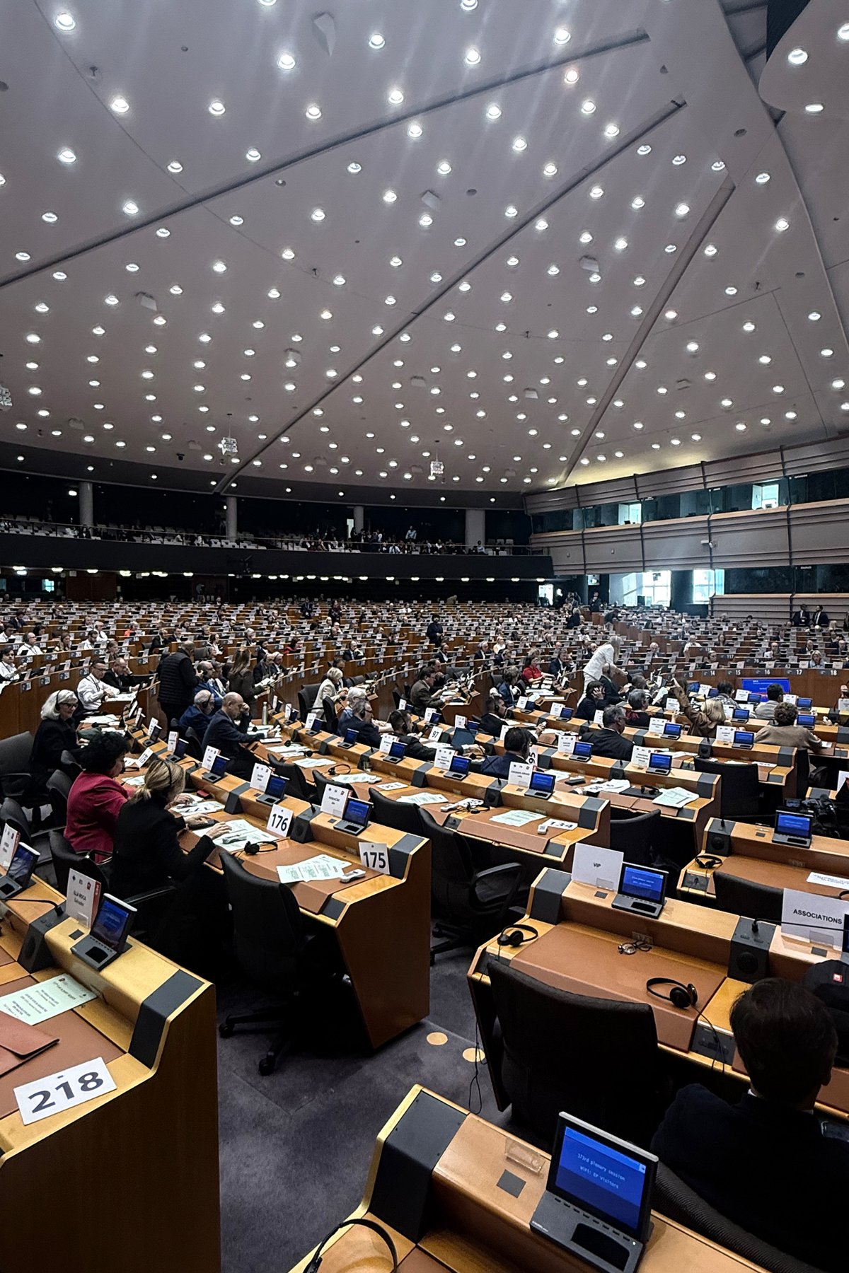 Plenarsaal bei der Plenartagung des Europäischen Ausschusses der Regionen (AdR) in Brüssel